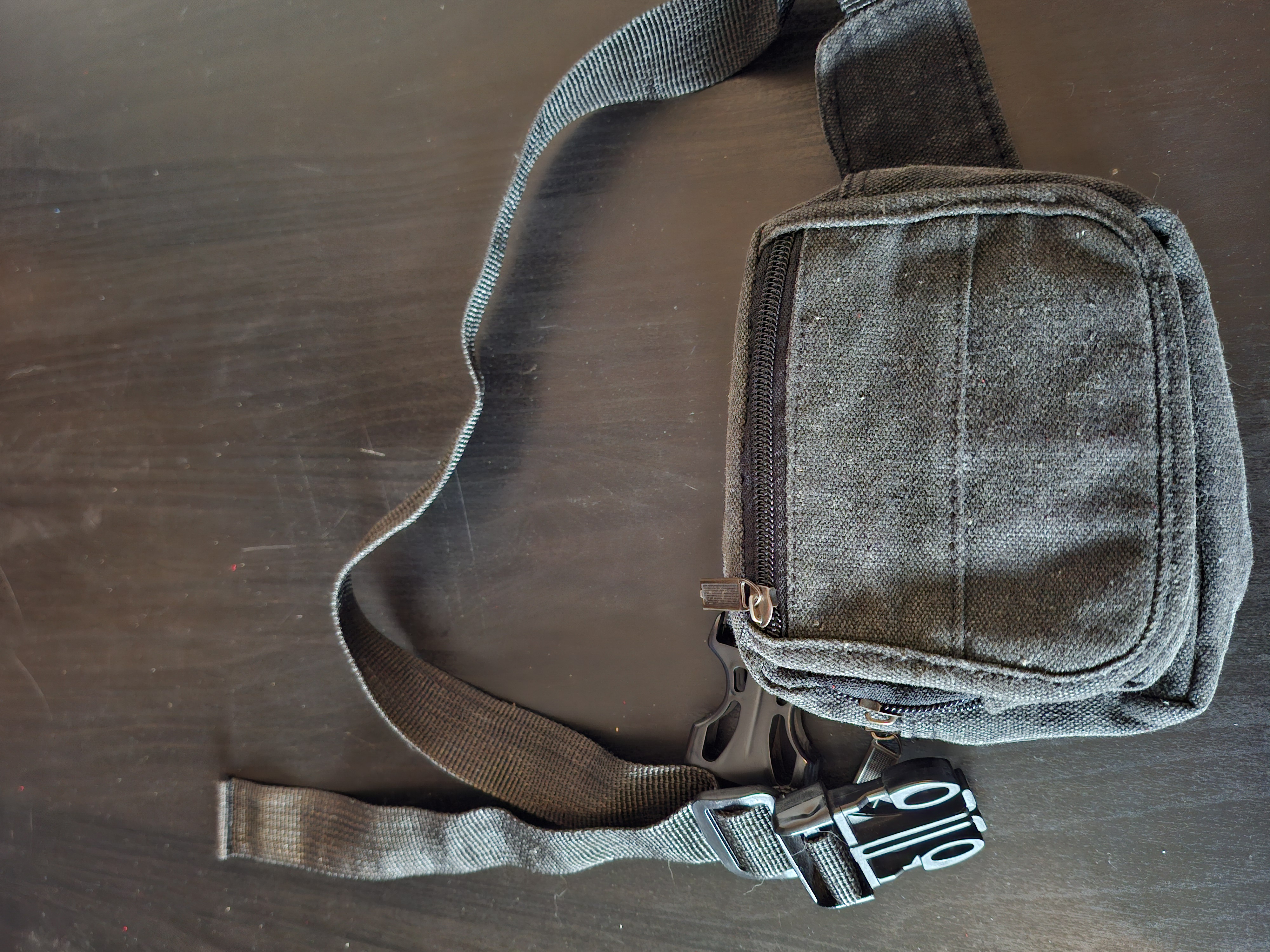 20260307_173930 Heuptasje donkergrijs canvas verstelbare riem