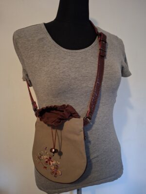Crossbody tasje canvas taupe bordeaux geborduurde bloemen