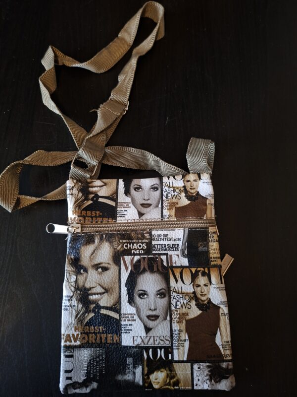 Crossbody tasje Vogue print beige/zwart