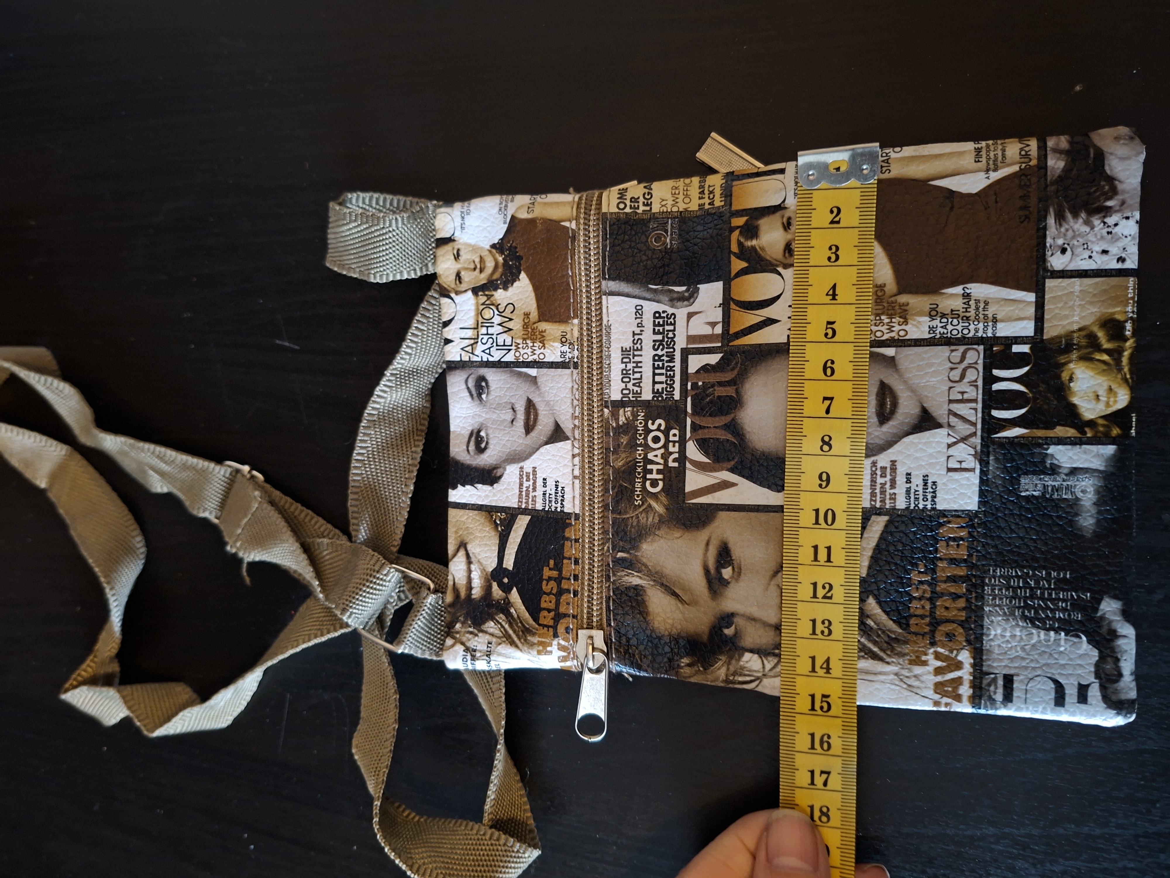 Crossbody tasje Vogue print beige/zwart