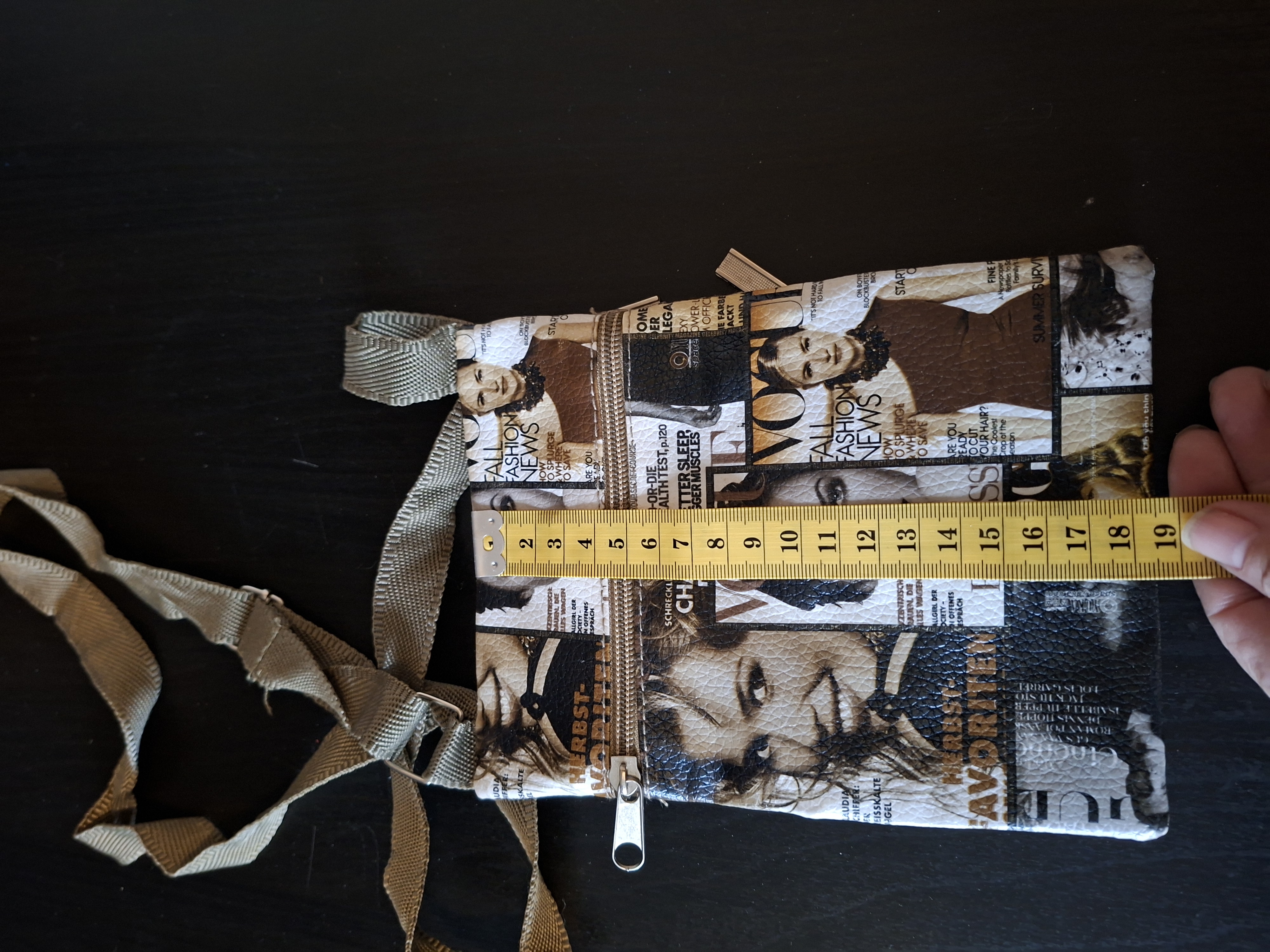 Crossbody tasje Vogue print beige/zwart