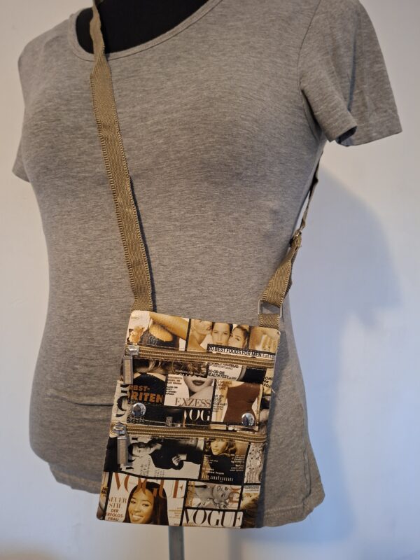 Crossbody tasje Vogue print beige/zwart