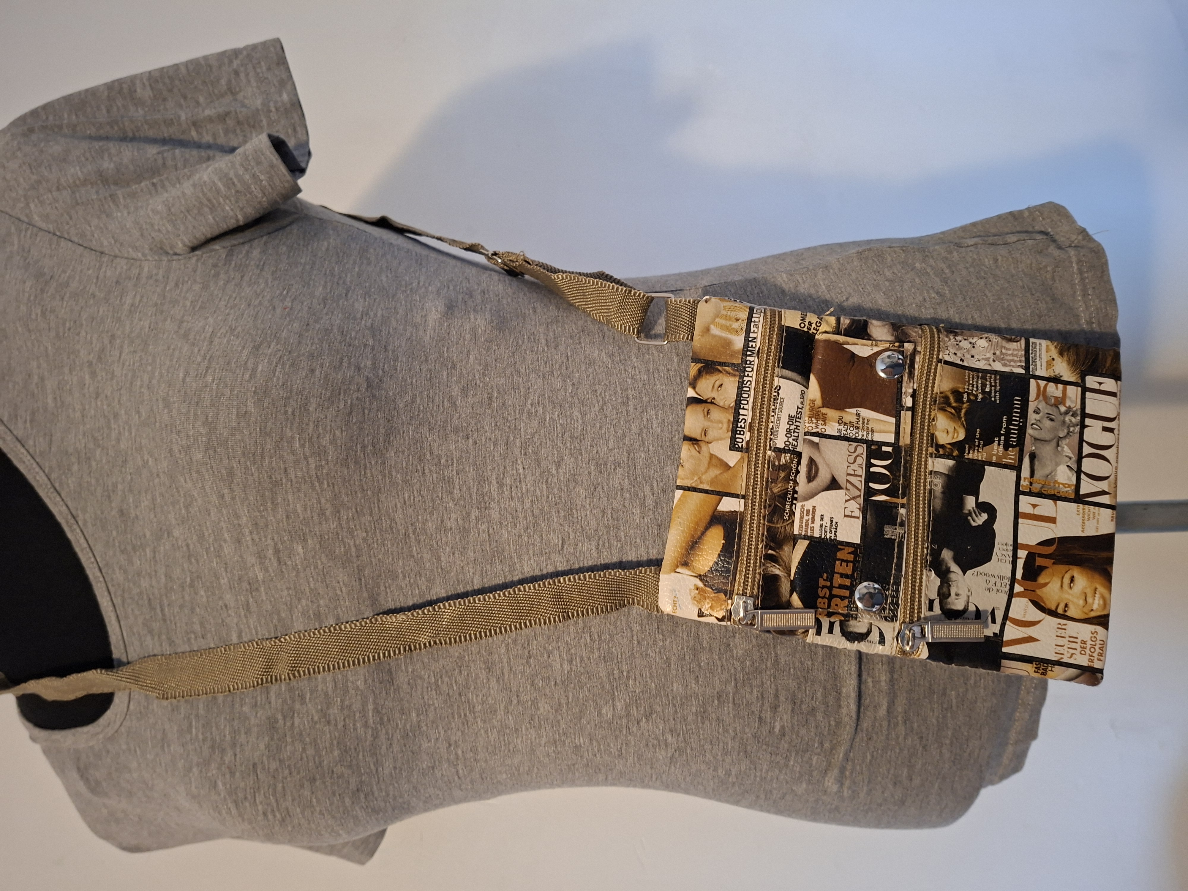 Crossbody tasje Vogue print beige/zwart