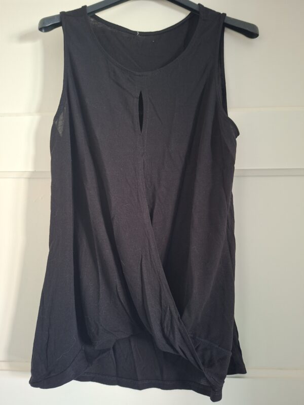 Zwart mouwloos topje tuniek met drapering en uitsnijding maat M/L