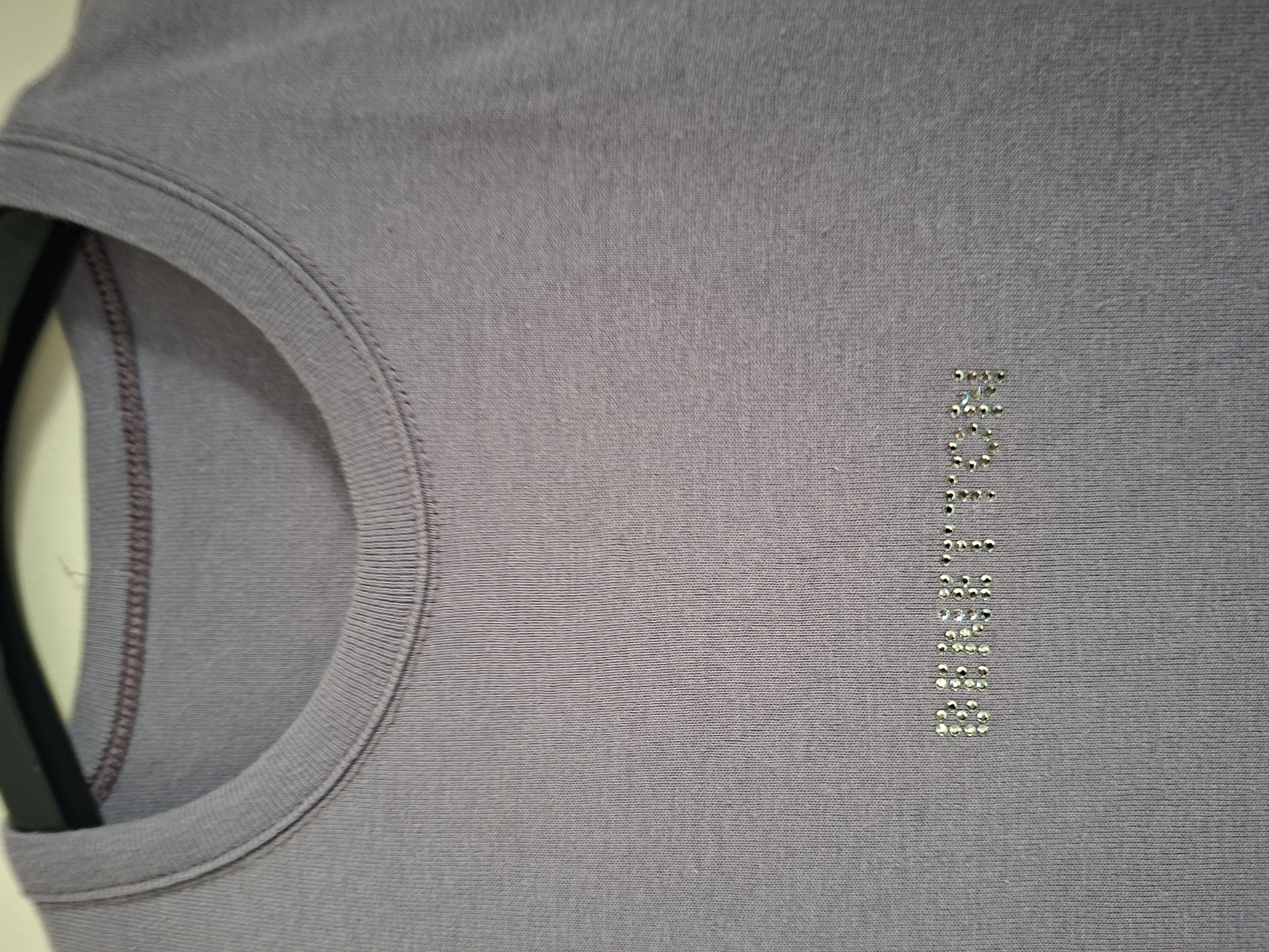 Benetton T-shirt lila/lavendel strass logo maat S