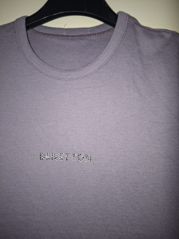 Benetton T-shirt lila/lavendel strass logo maat S