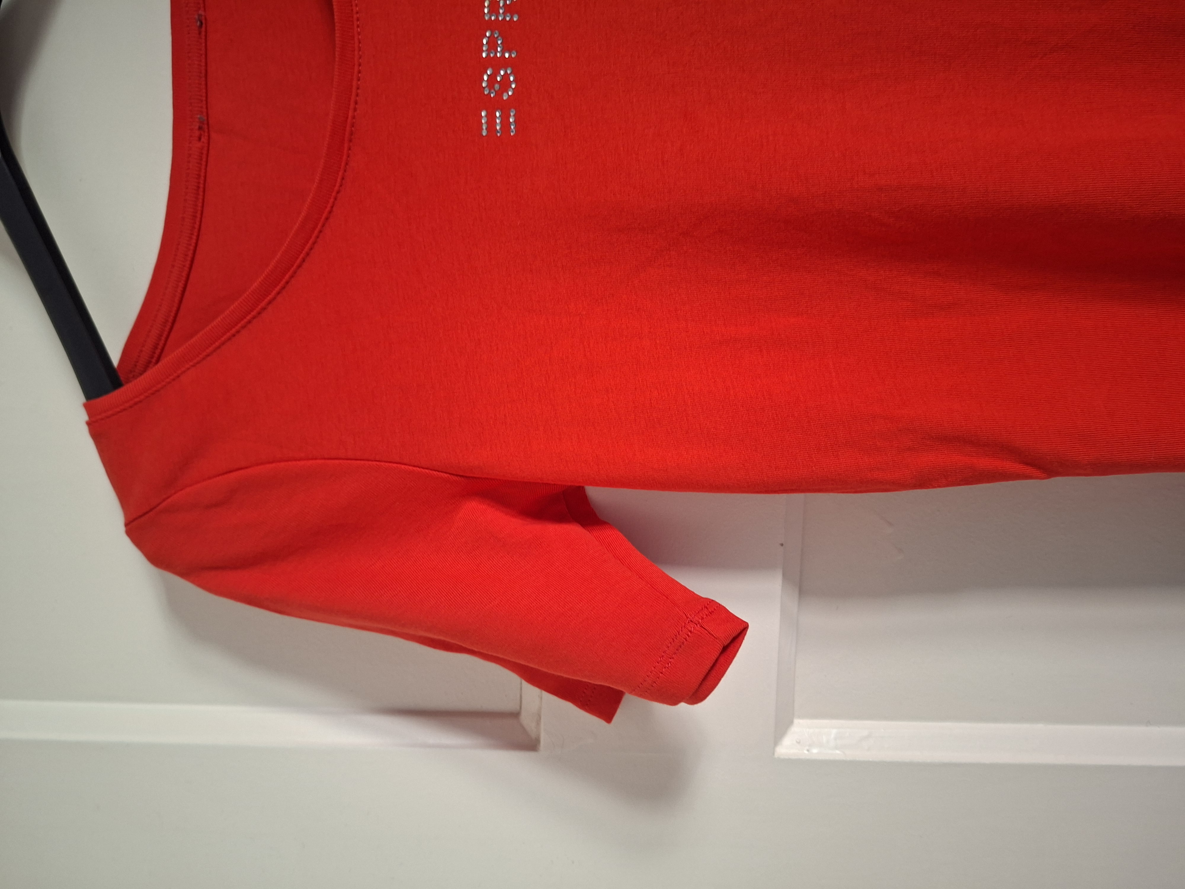 20260311_150056 Esprit T-shirt rood strass logo maat M