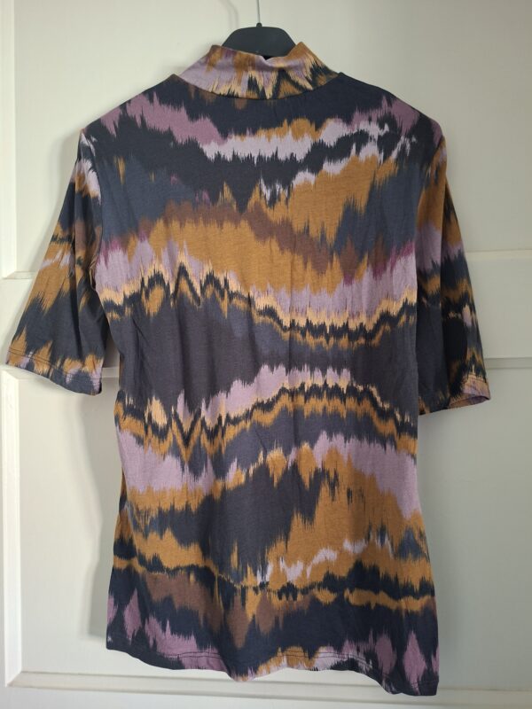 Top ikat print donkerblauw/oker/lila staande col maat S/M