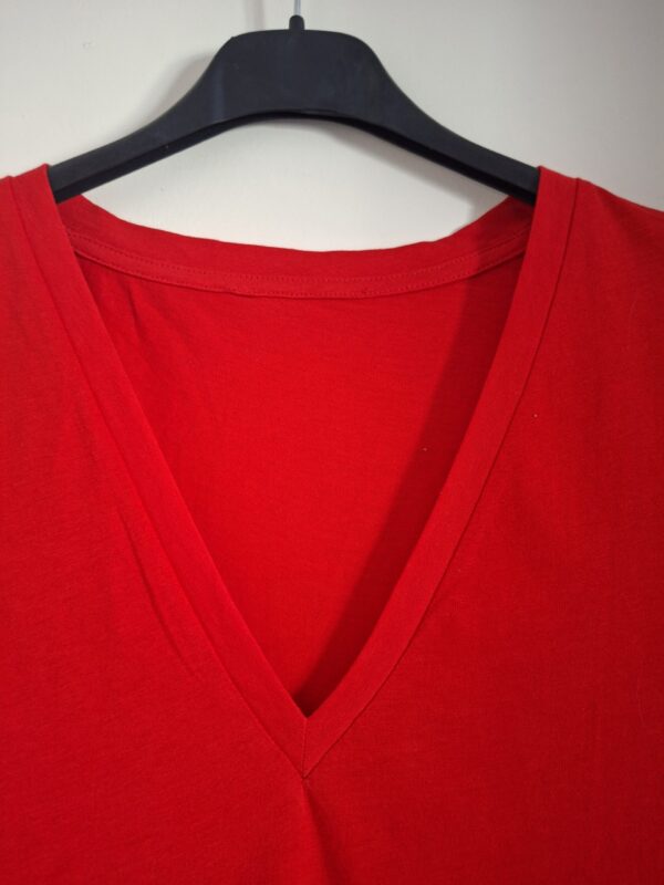 Rood T-shirt dubbele V-hals maat S/M