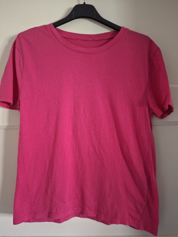 20260311_151752 Fuchsia T-shirt ronde hals maat S/M
