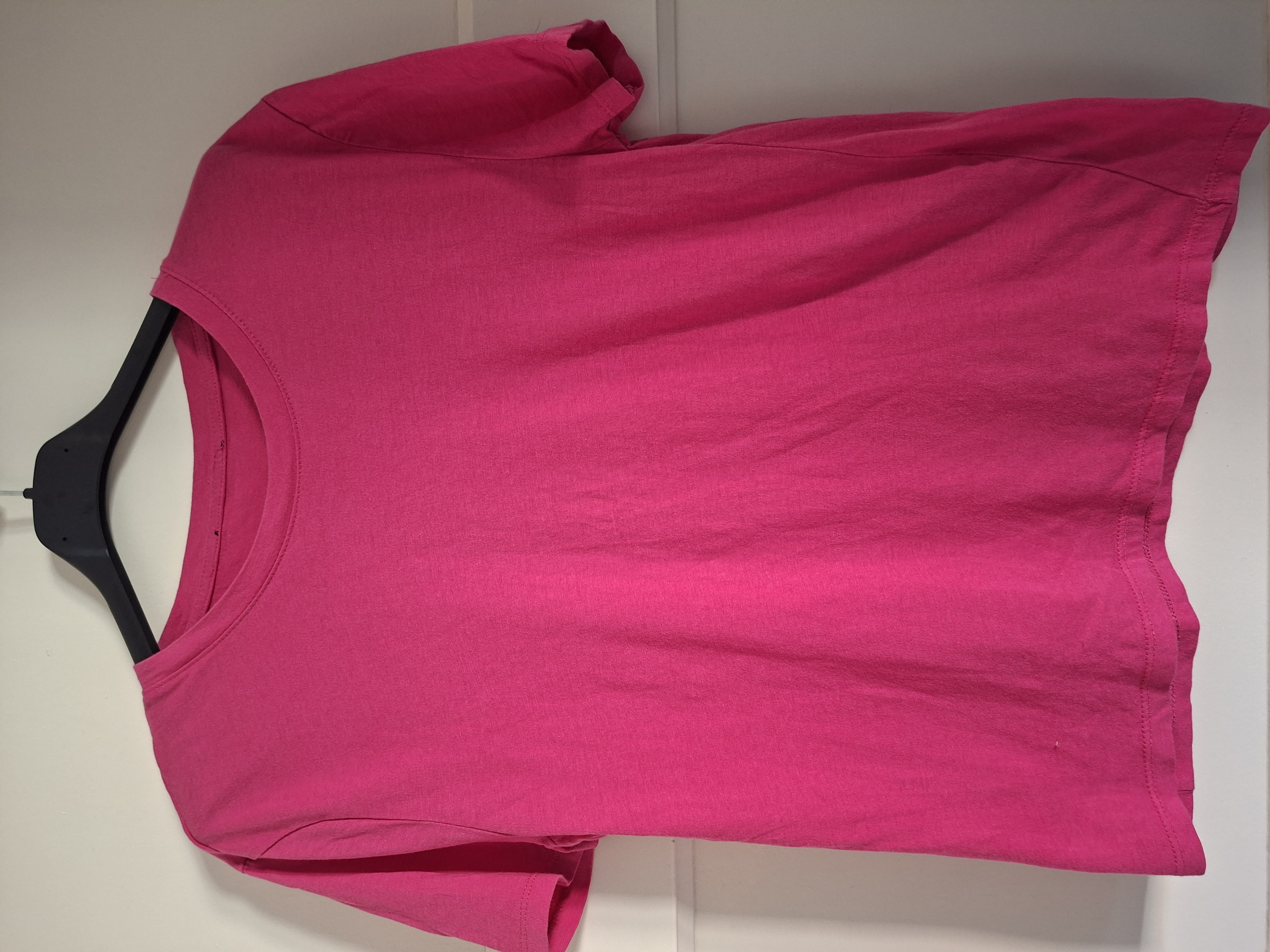 20260311_151752(0) Fuchsia T-shirt ronde hals maat S/M