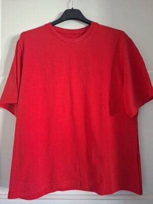 20260311_151958 Rood T-shirt ronde hals oversized maat S/M