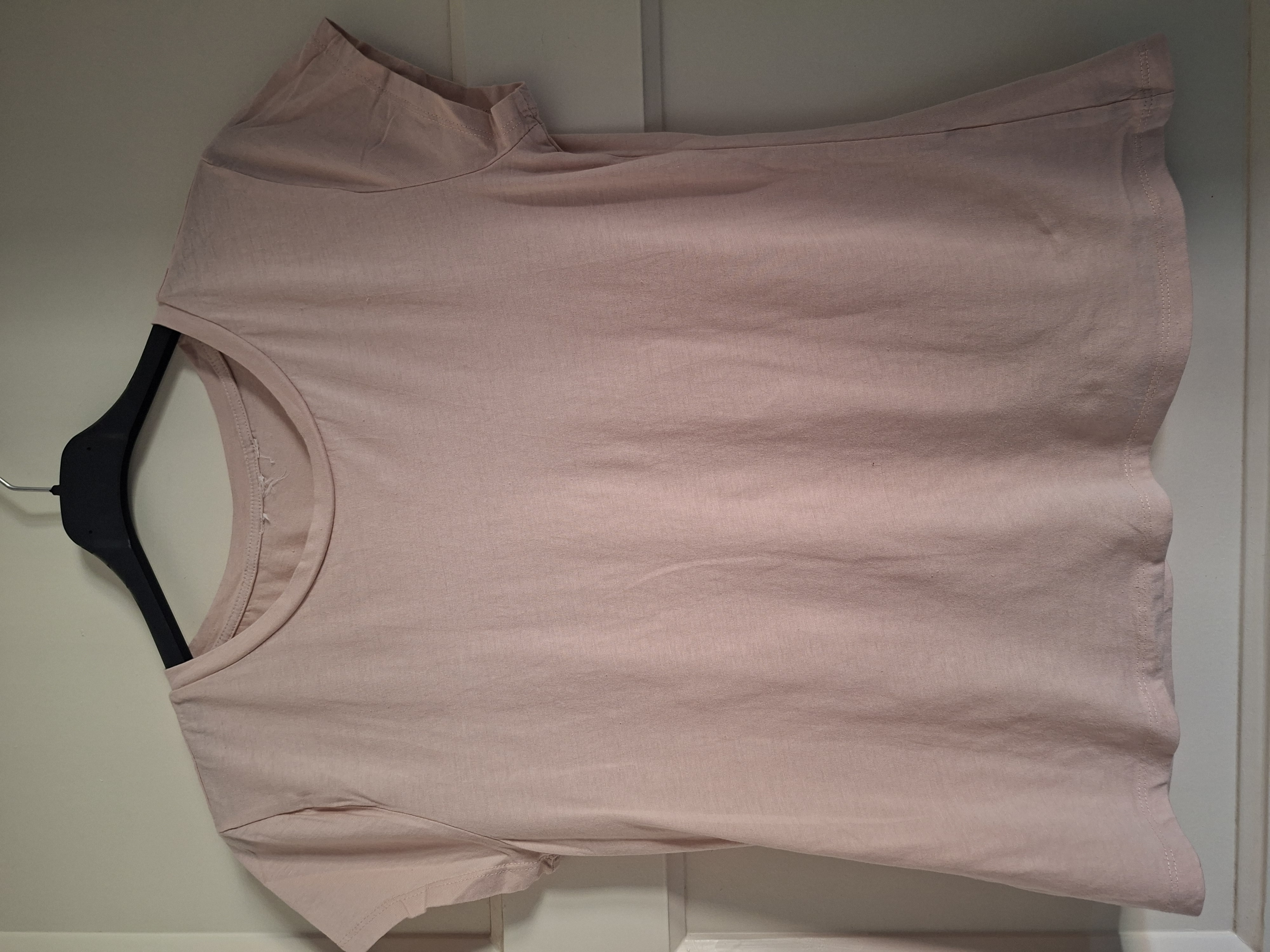 Basic t-shirt zalm crème maat 38