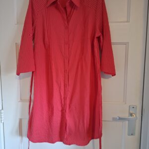 Lange blouse rood gestreept met strikbandjes maat M