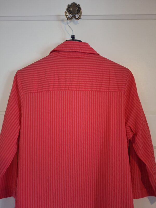 Lange blouse rood gestreept met strikbandjes maat M