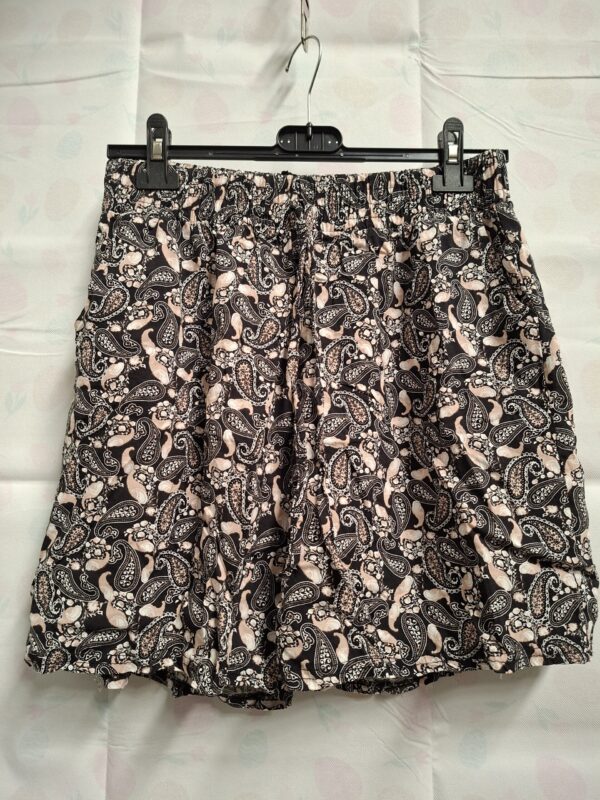 Korte broek / shorts - Zwart/roze paisley - Maat ca. 44-46