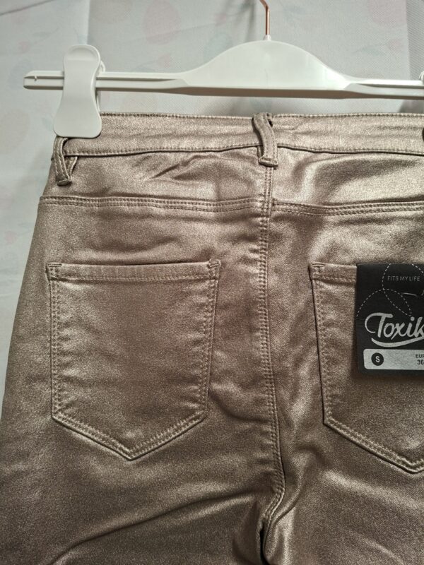 20260318_125220 Toxik3 Skinny Broek Rosé Goud Metallic S/36