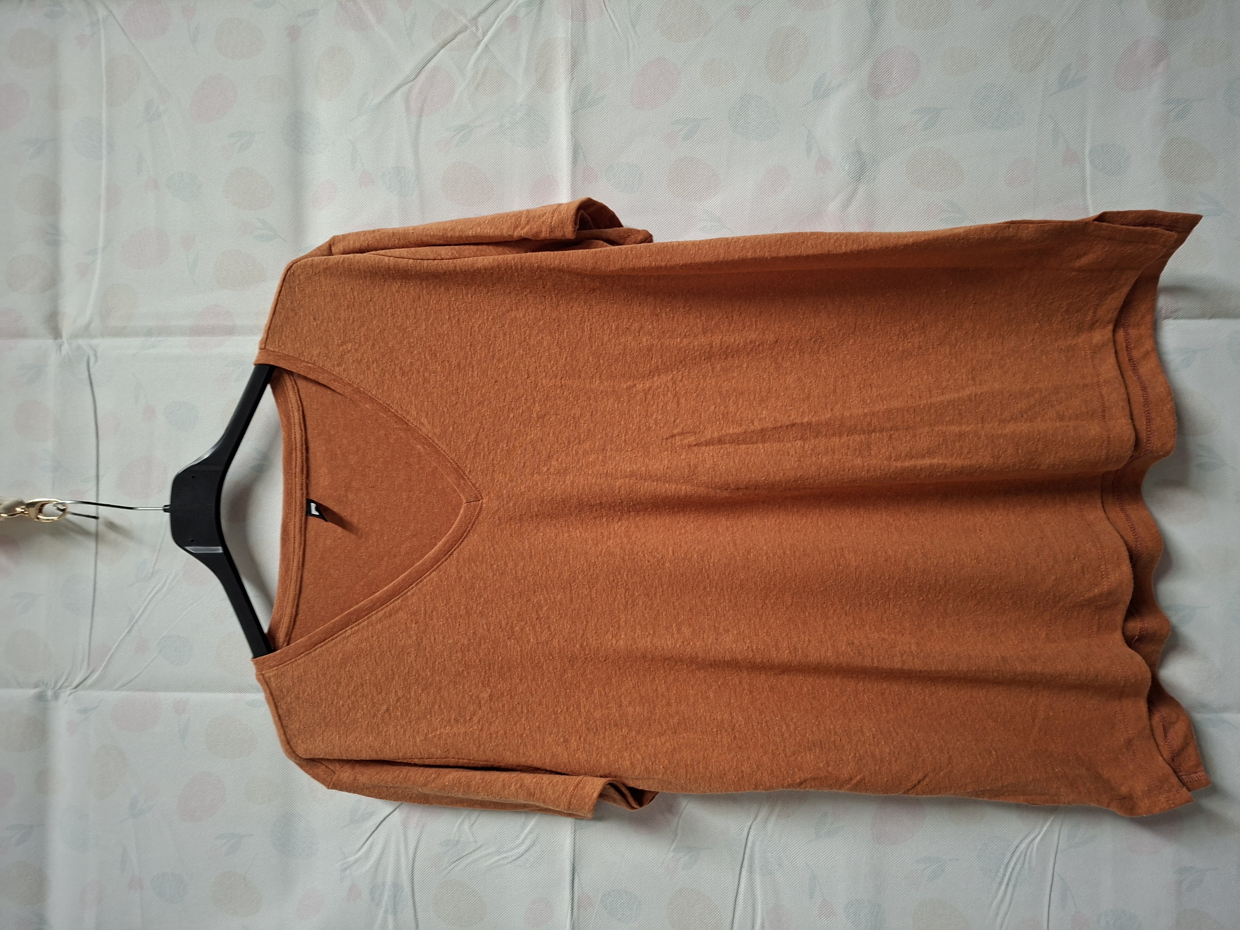 HEMA T-shirt V-hals Roestoranje S — 52% Linnen