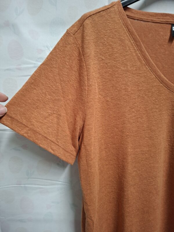 HEMA T-shirt V-hals Roestoranje S — 52% Linnen