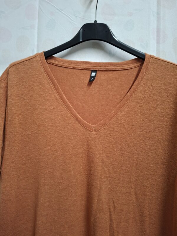 HEMA T-shirt V-hals Roestoranje S — 52% Linnen