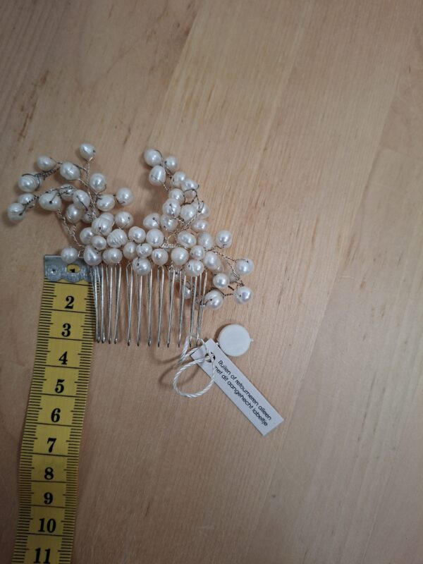 Decoratief haarkammetje met parelkralen — Bruidslook