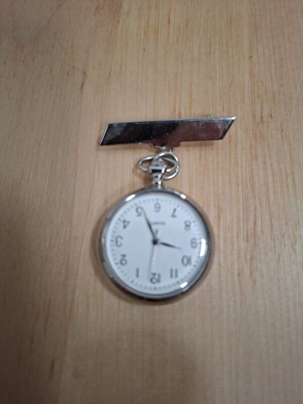 Verpleegkundige speldhorloge / Nurse watch — Zilverkleurig