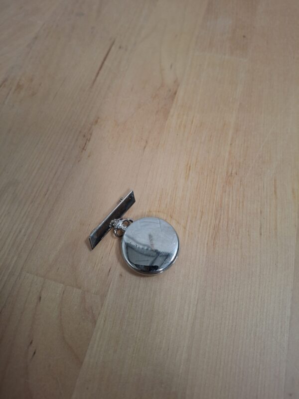 Verpleegkundige speldhorloge / Nurse watch — Zilverkleurig