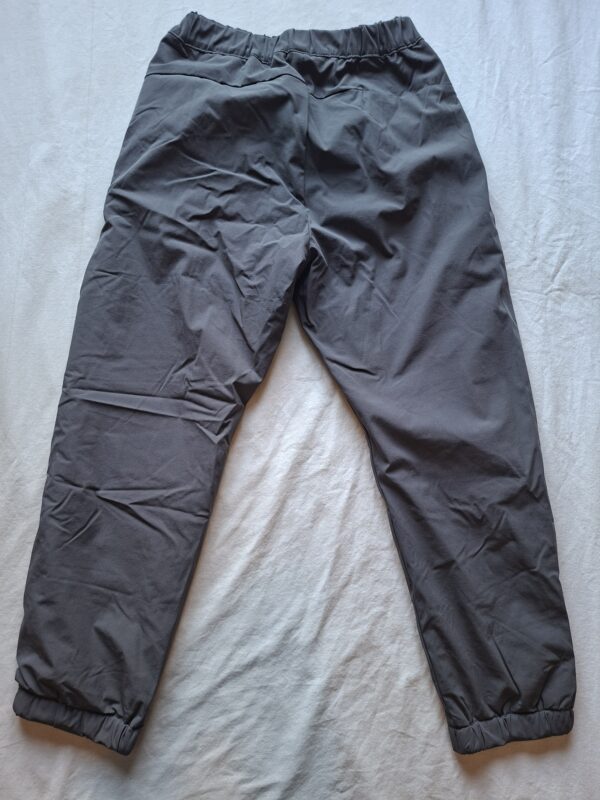 Uniqlo gewateerde winterbroek donkergrijs maat 122-128