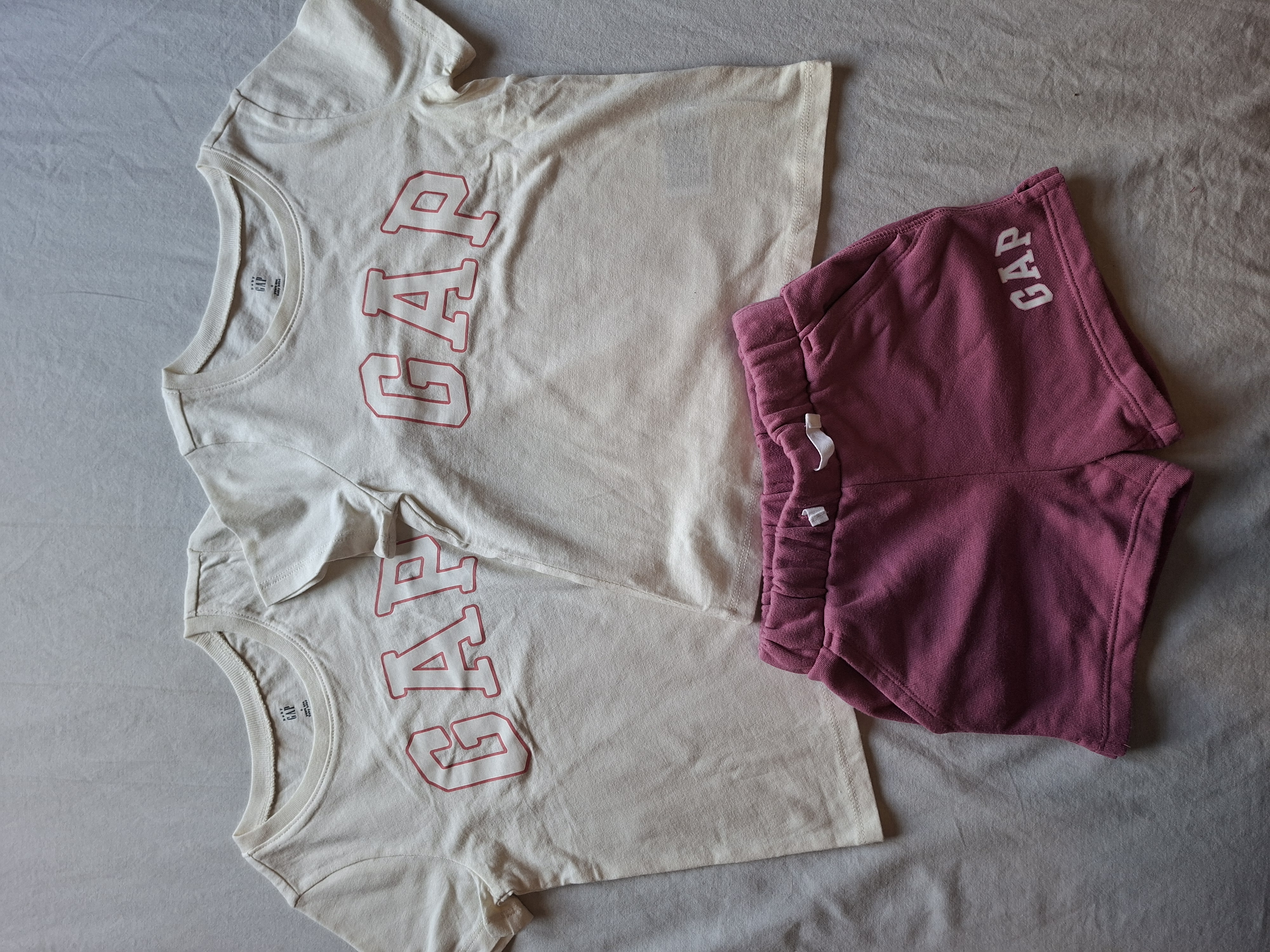 Baby GAP setje 2x T-shirt + short roze/crème maat 104