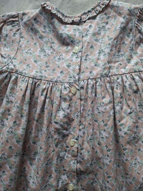 Gocco jurk met bloemenprint en groen smockwerk maat 86/92