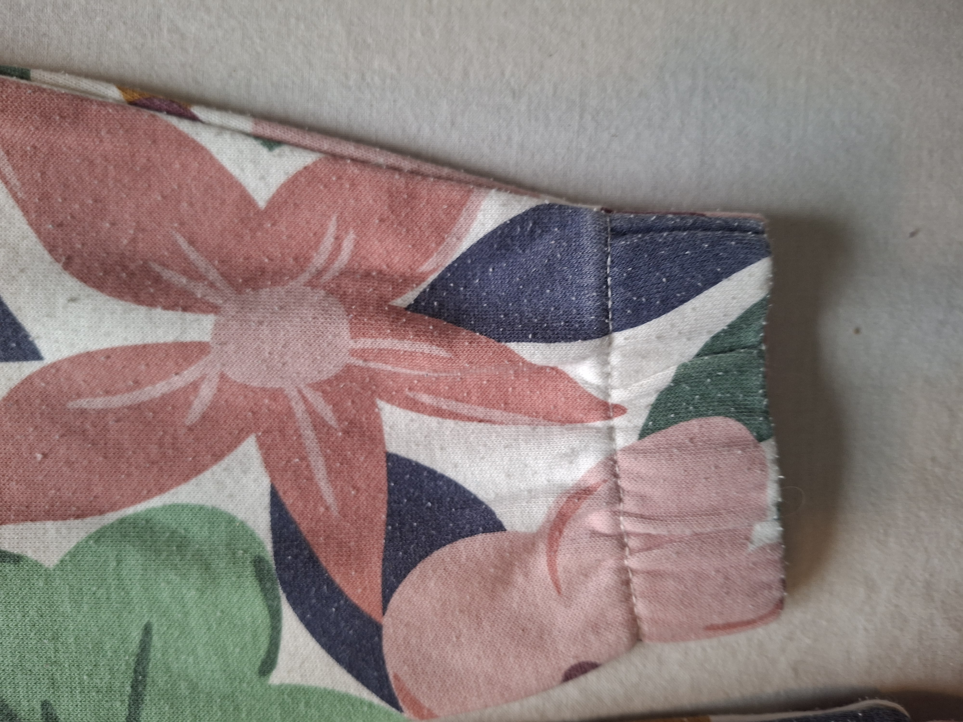 Sfera vest met bloemenprint en capuchon maat 122/128