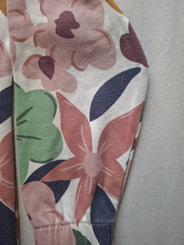 Sfera vest met bloemenprint en capuchon maat 122/128