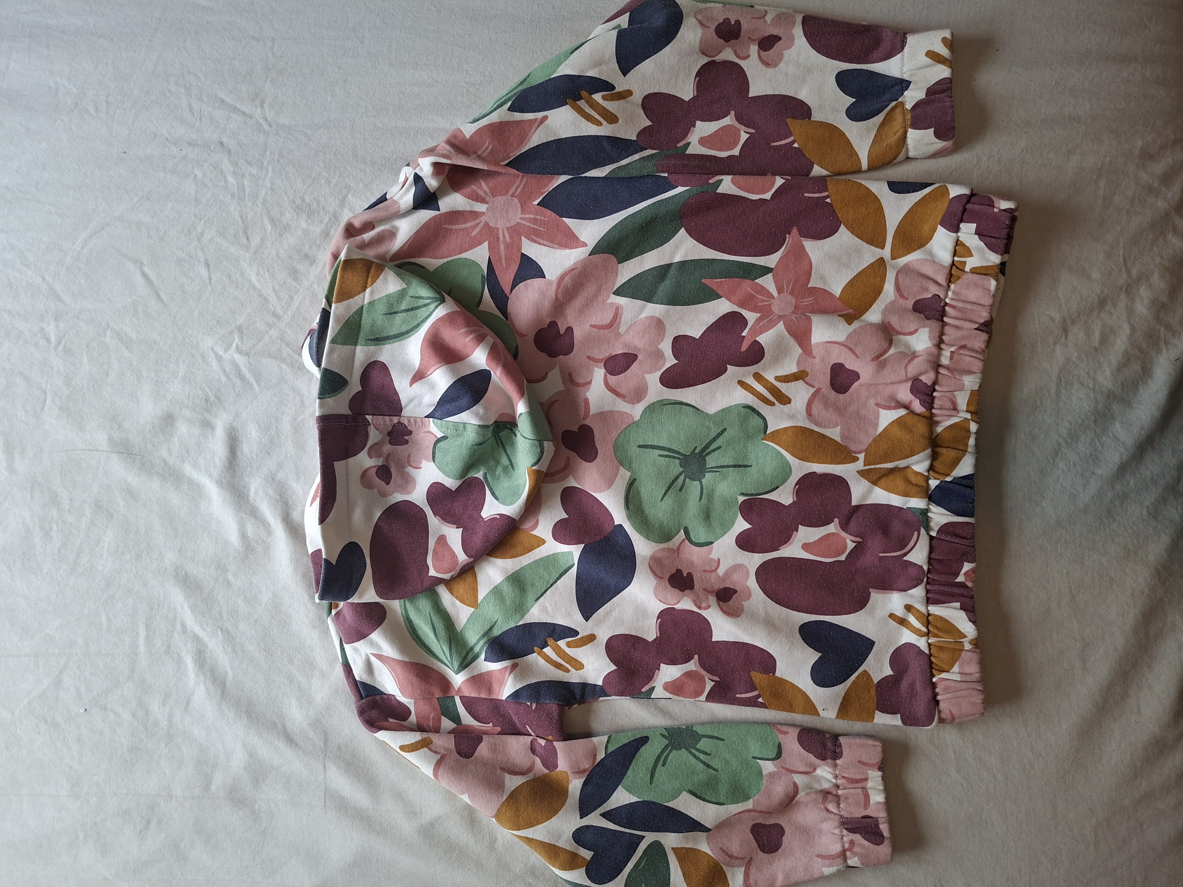 Sfera vest met bloemenprint en capuchon maat 122/128