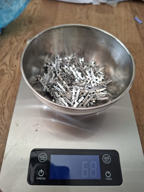 Circa 130 mini wasknijpers plastic zilver 2,5 cm