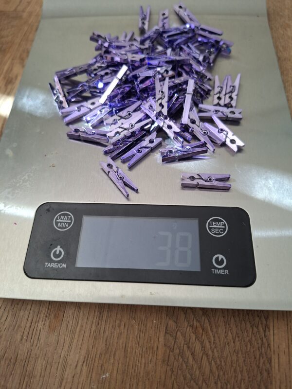 Circa 70 mini wasknijpers plastic paars 2,5 cm