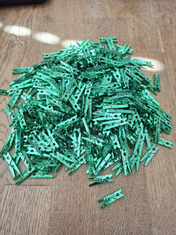 Circa 350 mini wasknijpers plastic groen 2,5 cm