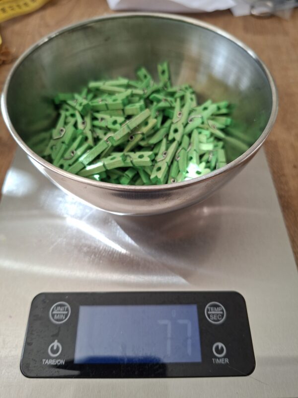 Circa 205 mini wasknijpers hout groen & oranje 2,5 cm