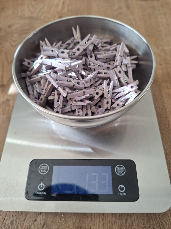 Circa 300 mini wasknijpers hout lila 2,5 cm