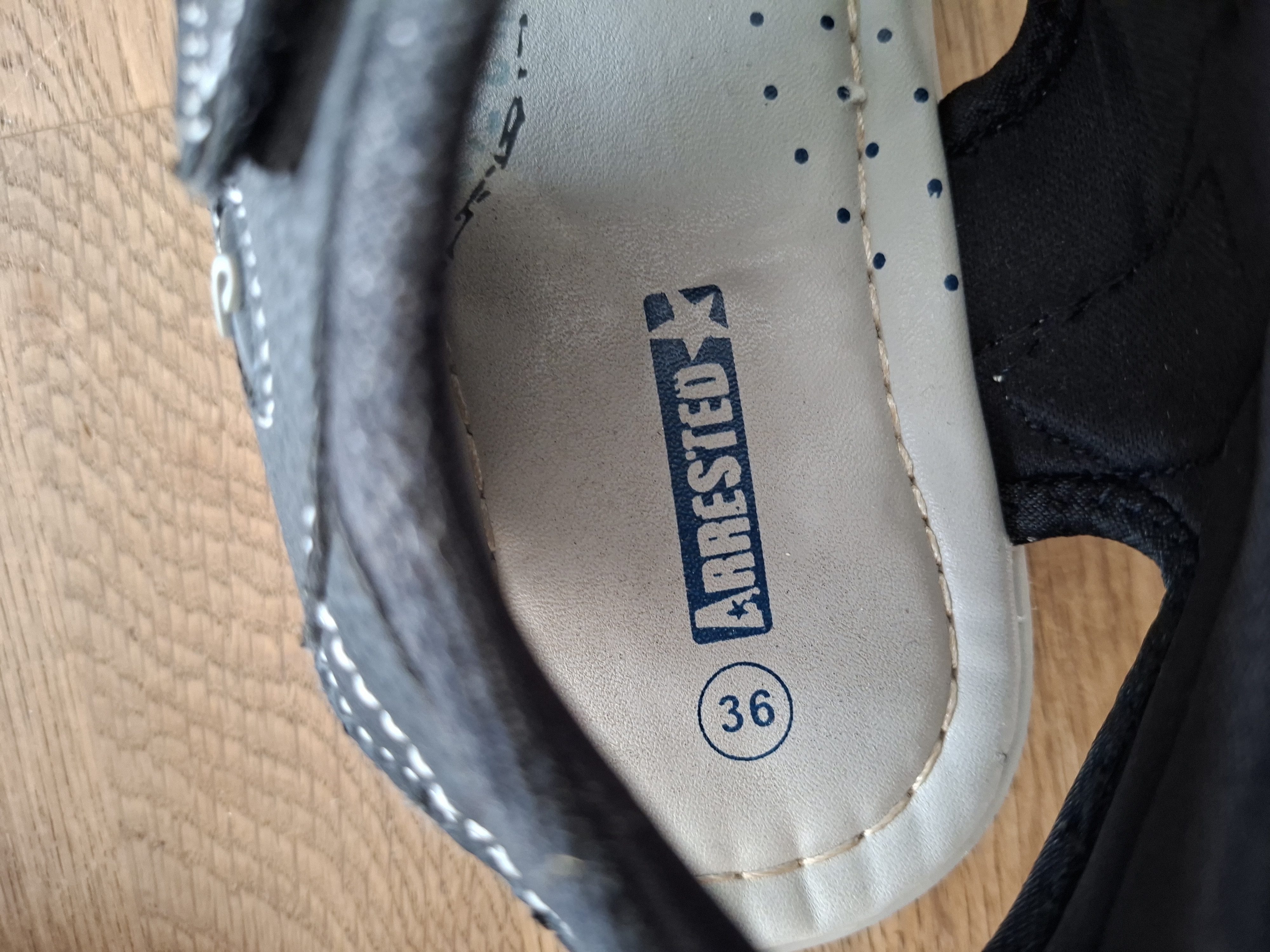 Arrested sandalen antraciet maat 36