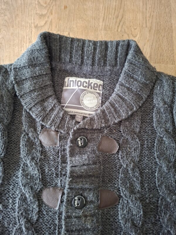 Unlocked gebreide vest grijs kabelsteek elleboogpatches
