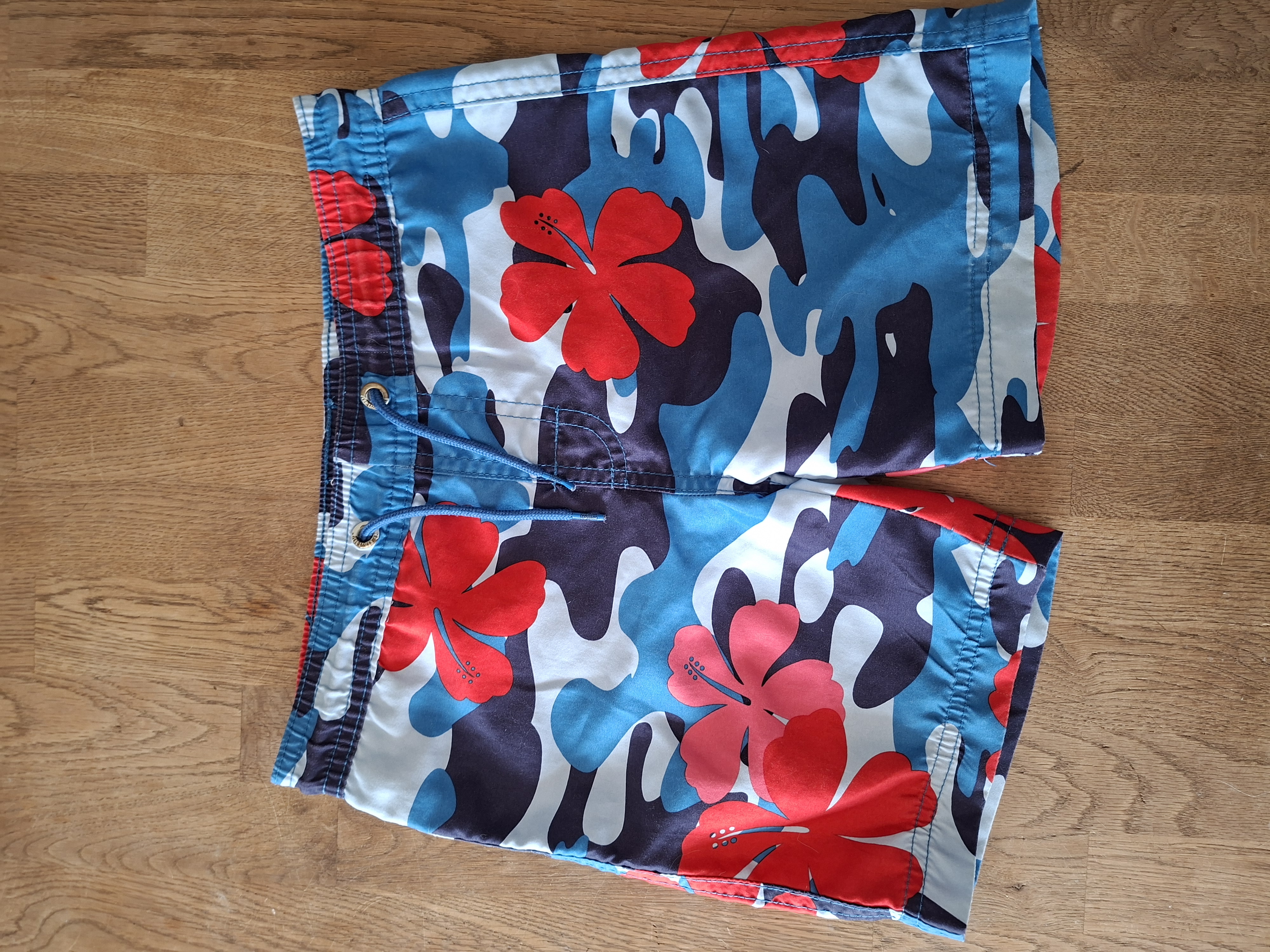 WE Fashion zwembroek blauw hibiscus print