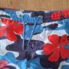 WE Fashion zwembroek blauw hibiscus print