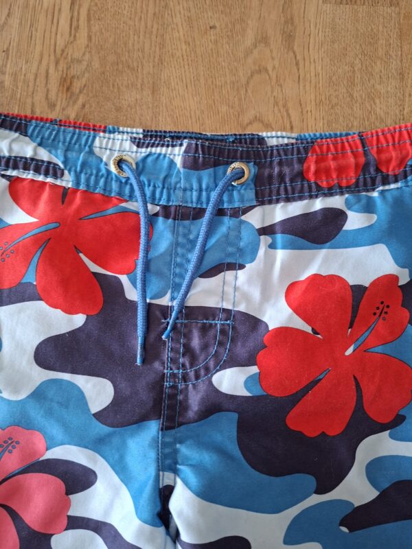 WE Fashion zwembroek blauw hibiscus print