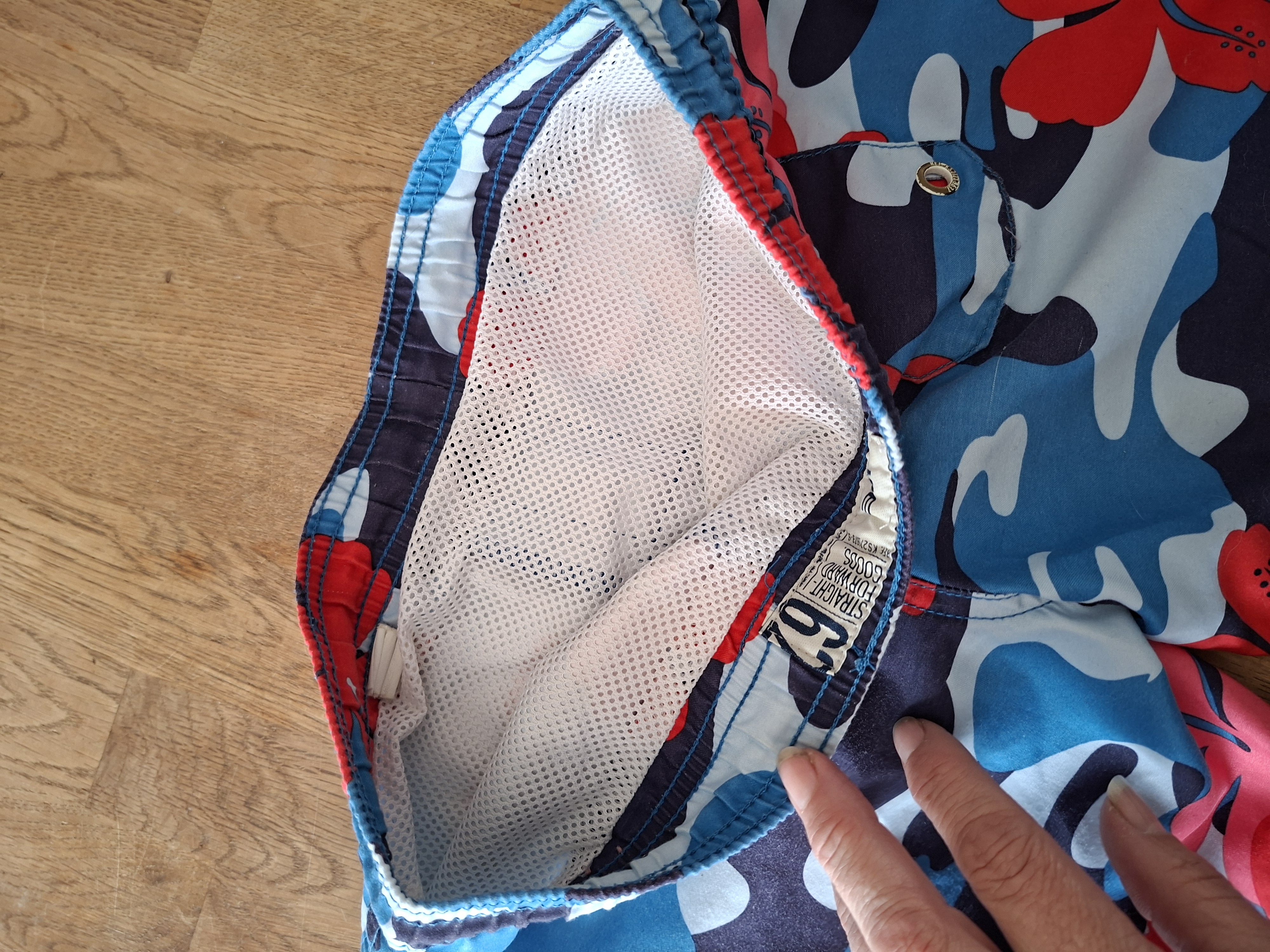 WE Fashion zwembroek blauw hibiscus print