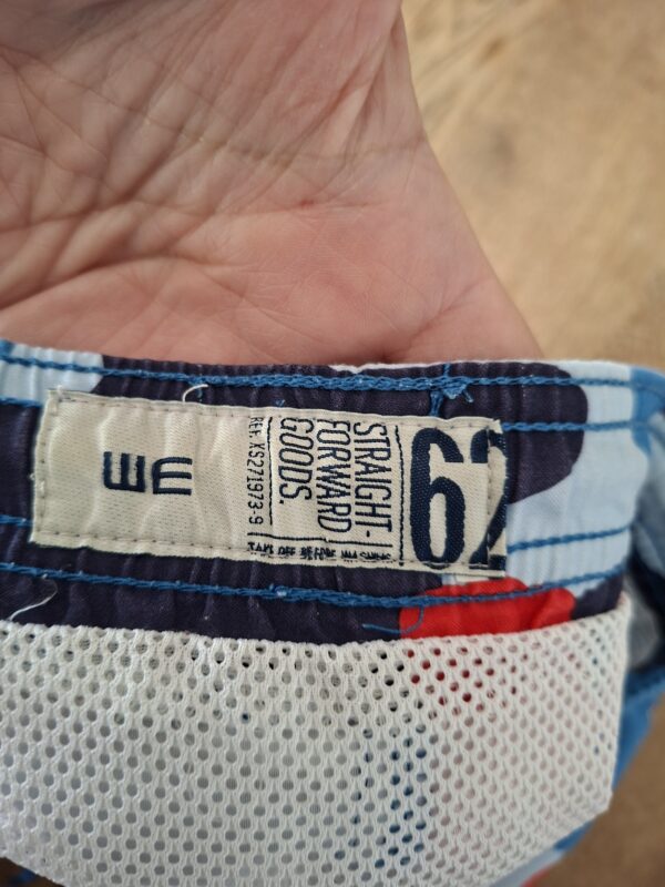 WE Fashion zwembroek blauw hibiscus print