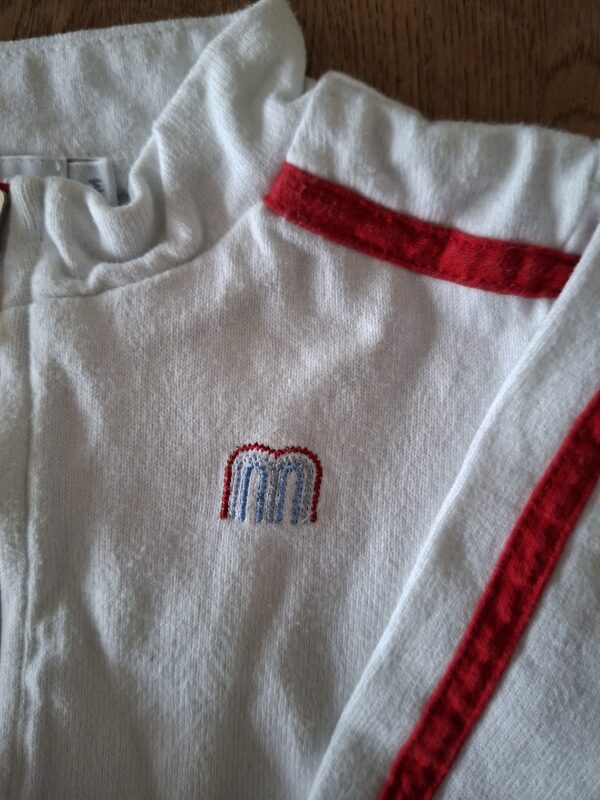 20260329_161950 Mexx vest wit met rode strepen en rits