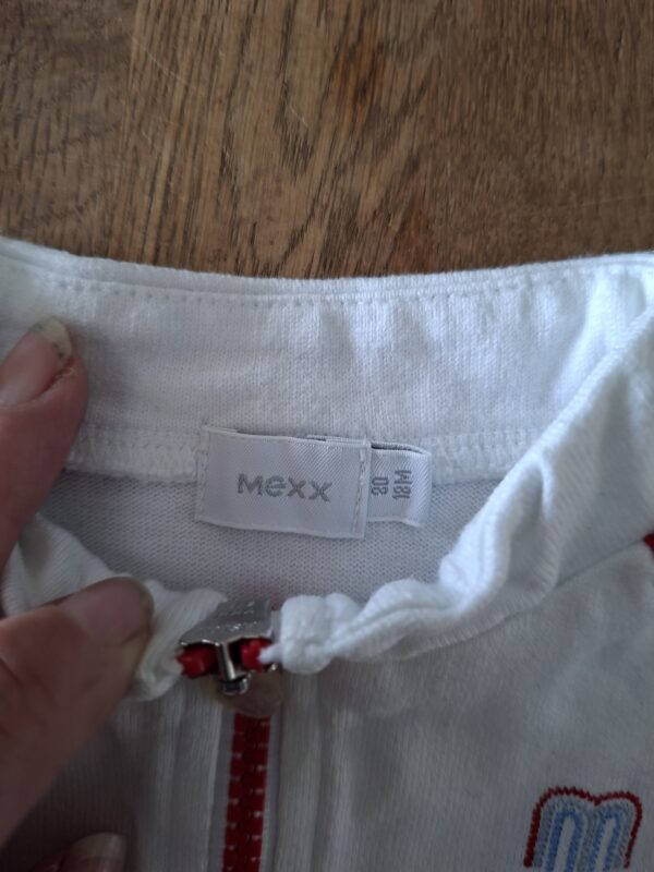 20260329_162001 Mexx vest wit met rode strepen en rits