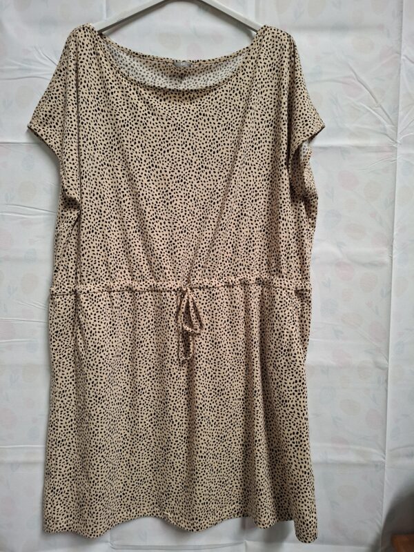 Zeeman jurk stippenprint beige/zwart maat 48