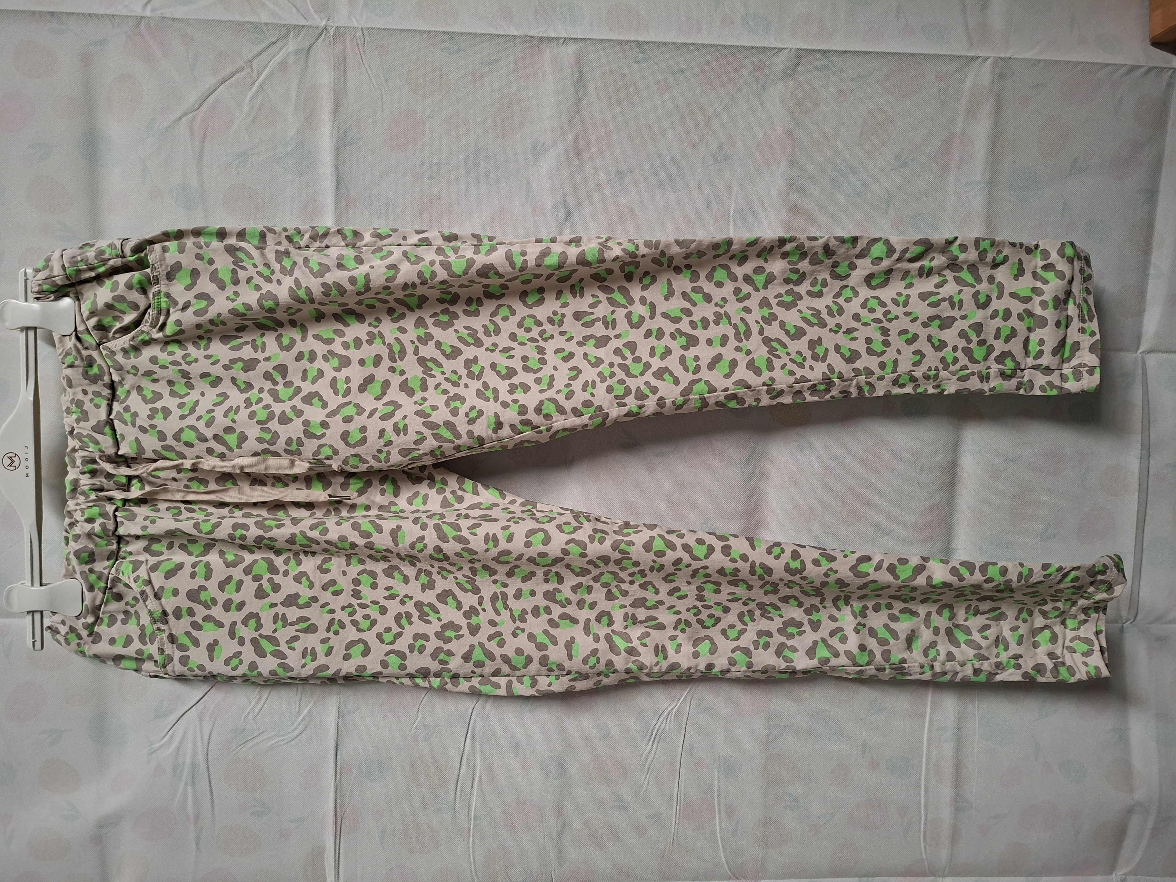 Broek luipaardprint beige/groen maat one size