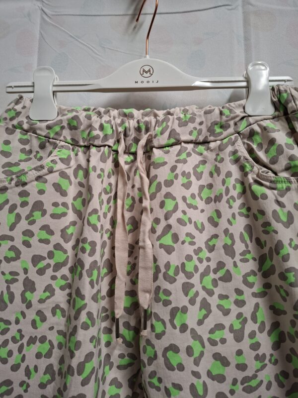 Broek luipaardprint beige/groen maat one size